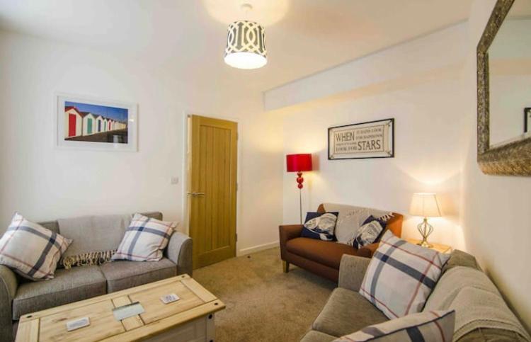 The Bonting Beautiful Three Bed Townhouse Near Harbour And Beach Торки Экстерьер фото