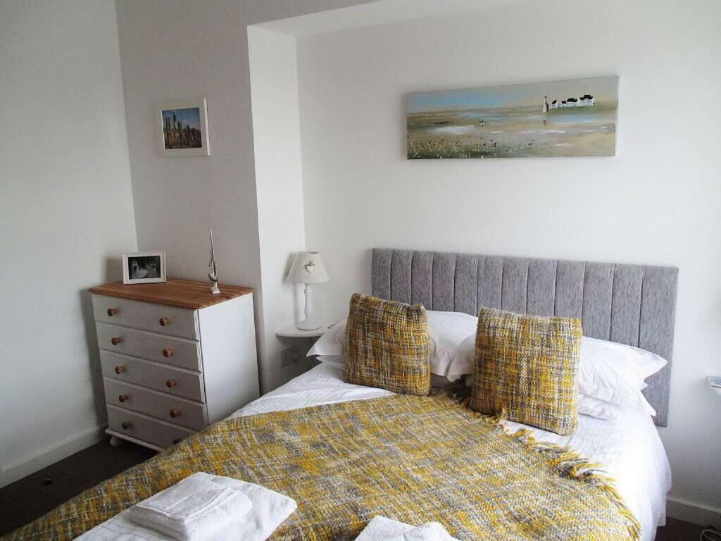 The Bonting Beautiful Three Bed Townhouse Near Harbour And Beach Торки Экстерьер фото